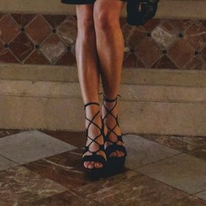 STUART WEITZMAN LACE UP SANDAL